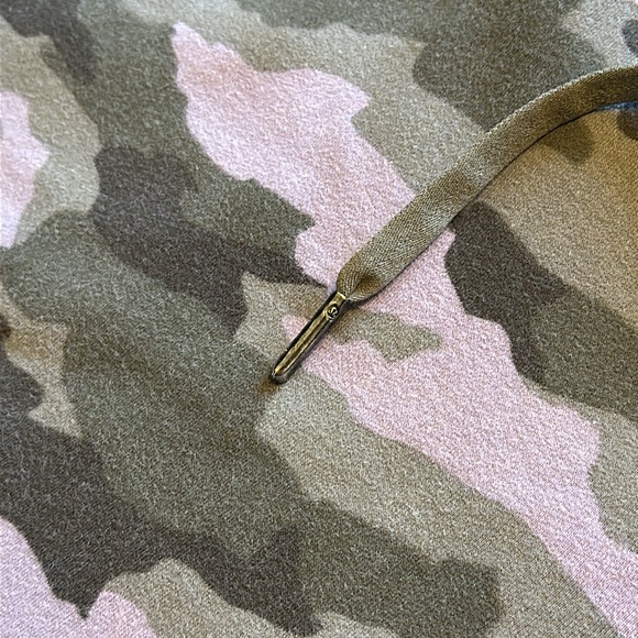 Lululemon Scuba High-Rise Jogger - Picture 10 of 14